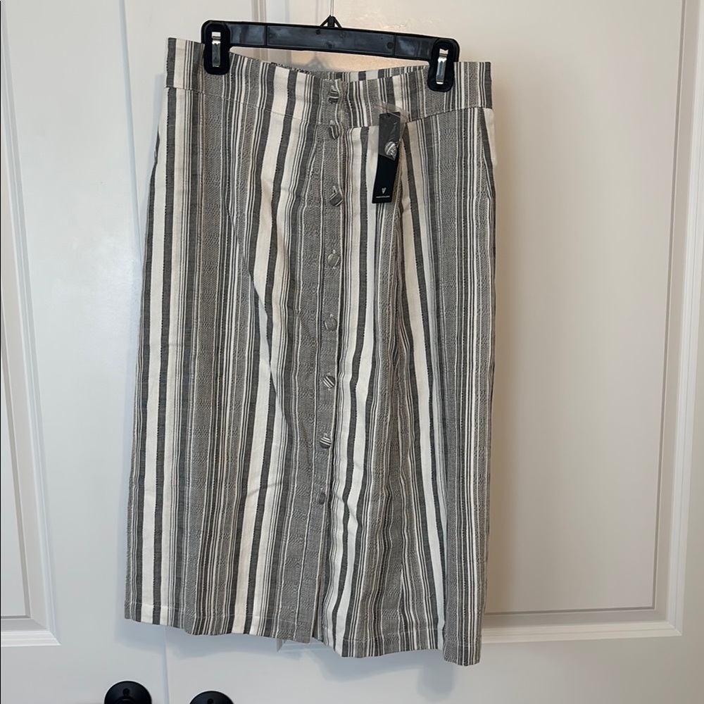 NWT Lulus Striped Gray and White Skirt